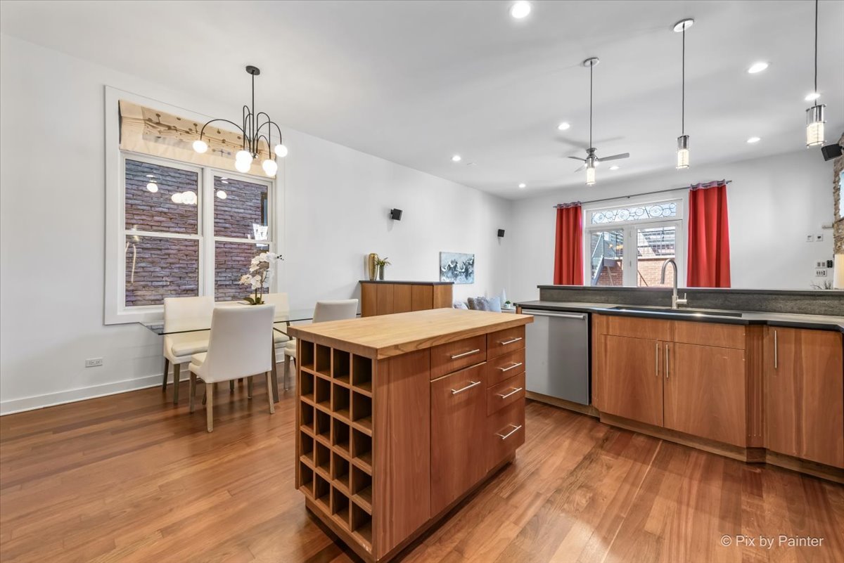 3708 N Greenview Avenue