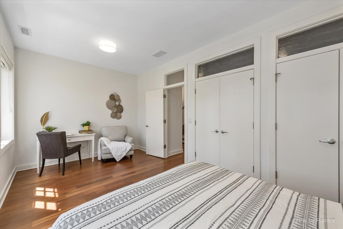 3708 N Greenview Avenue