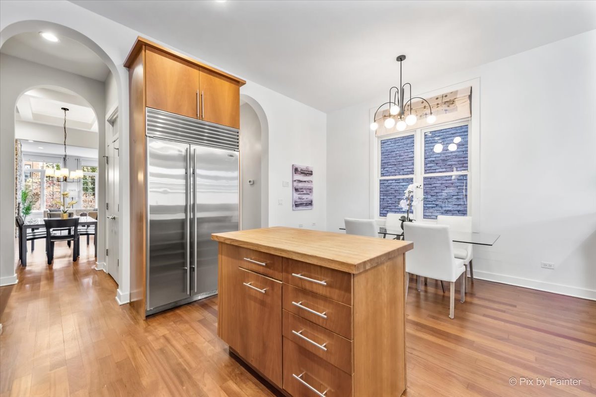 3708 N Greenview Avenue