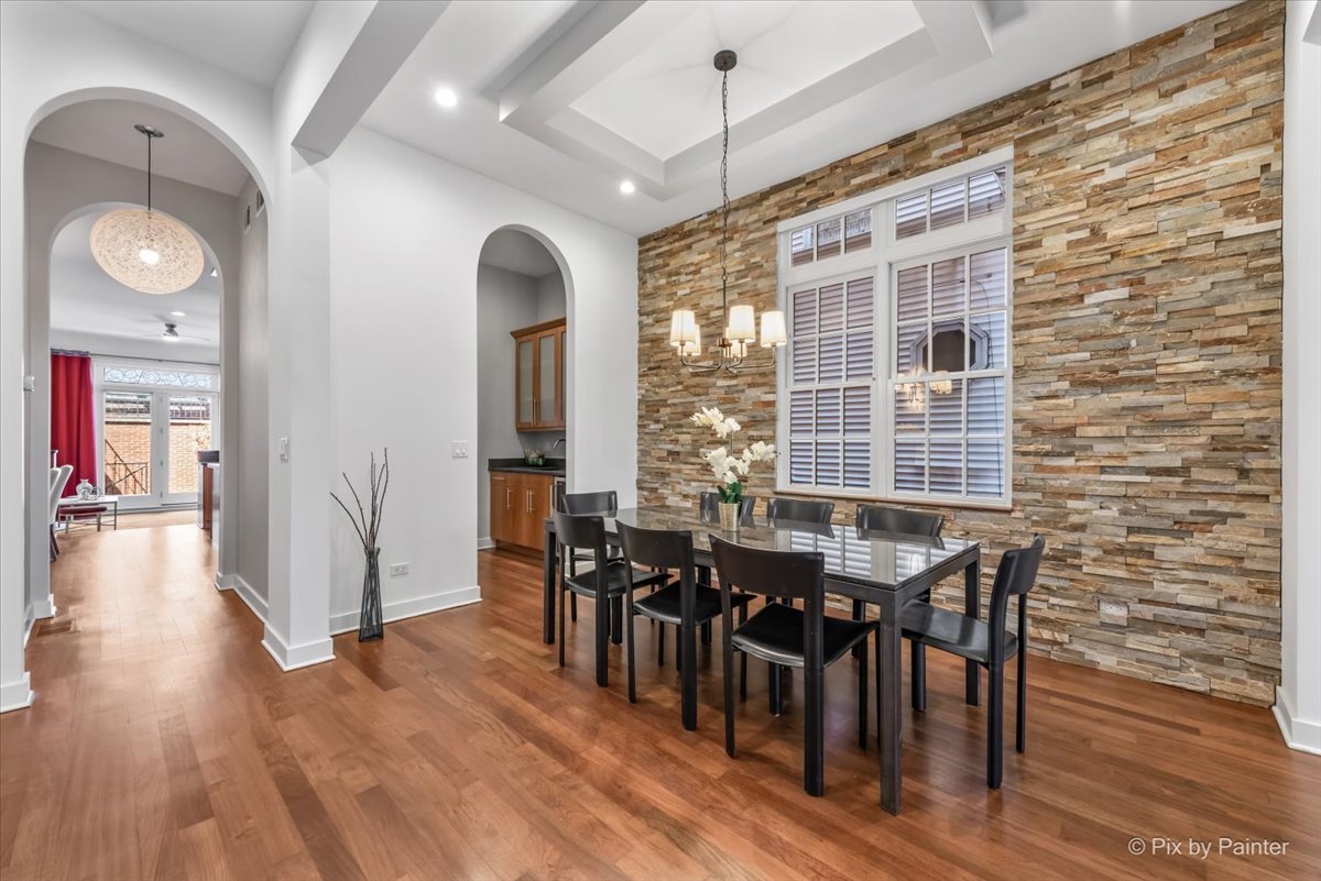 3708 N Greenview Avenue