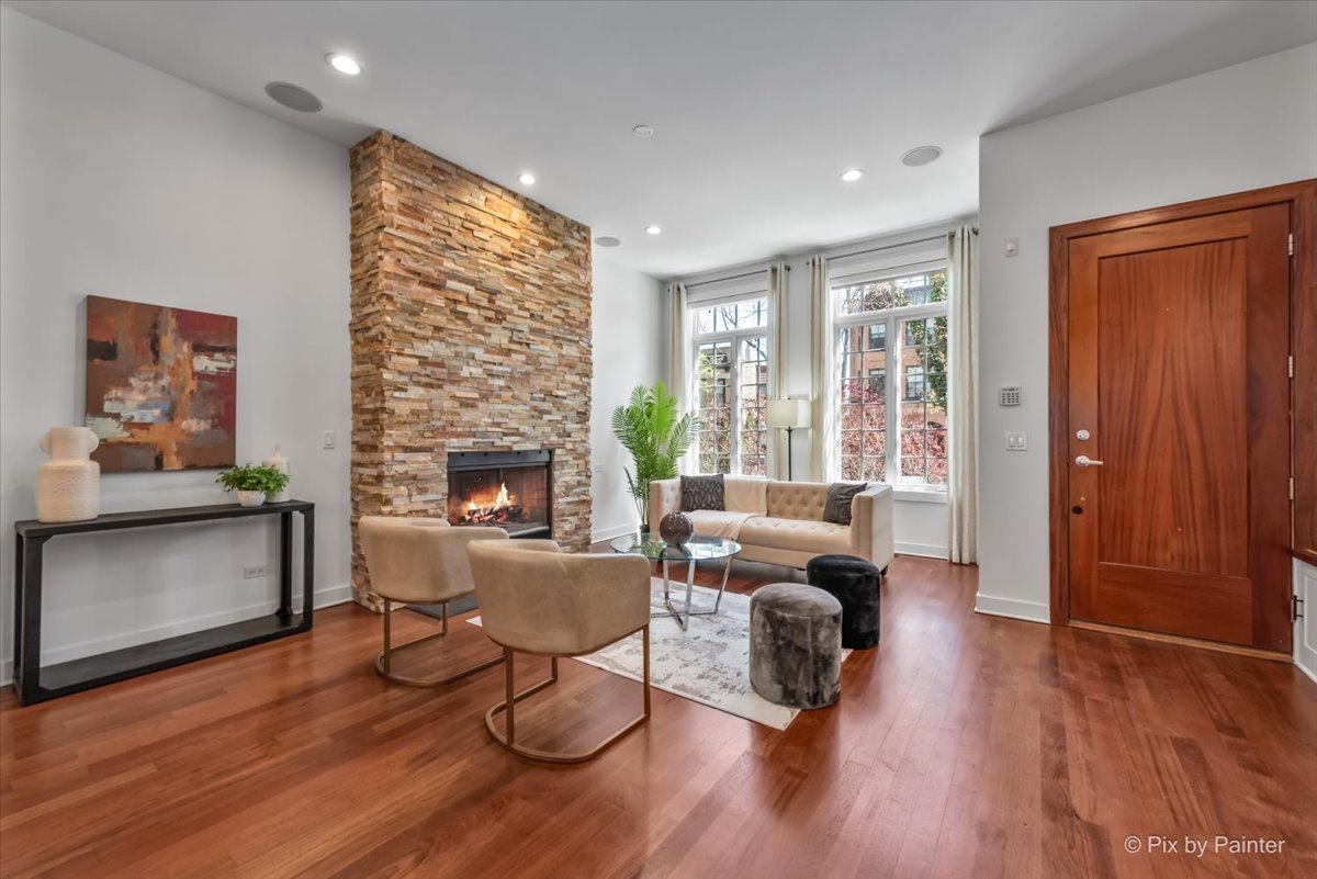 3708 N Greenview Avenue