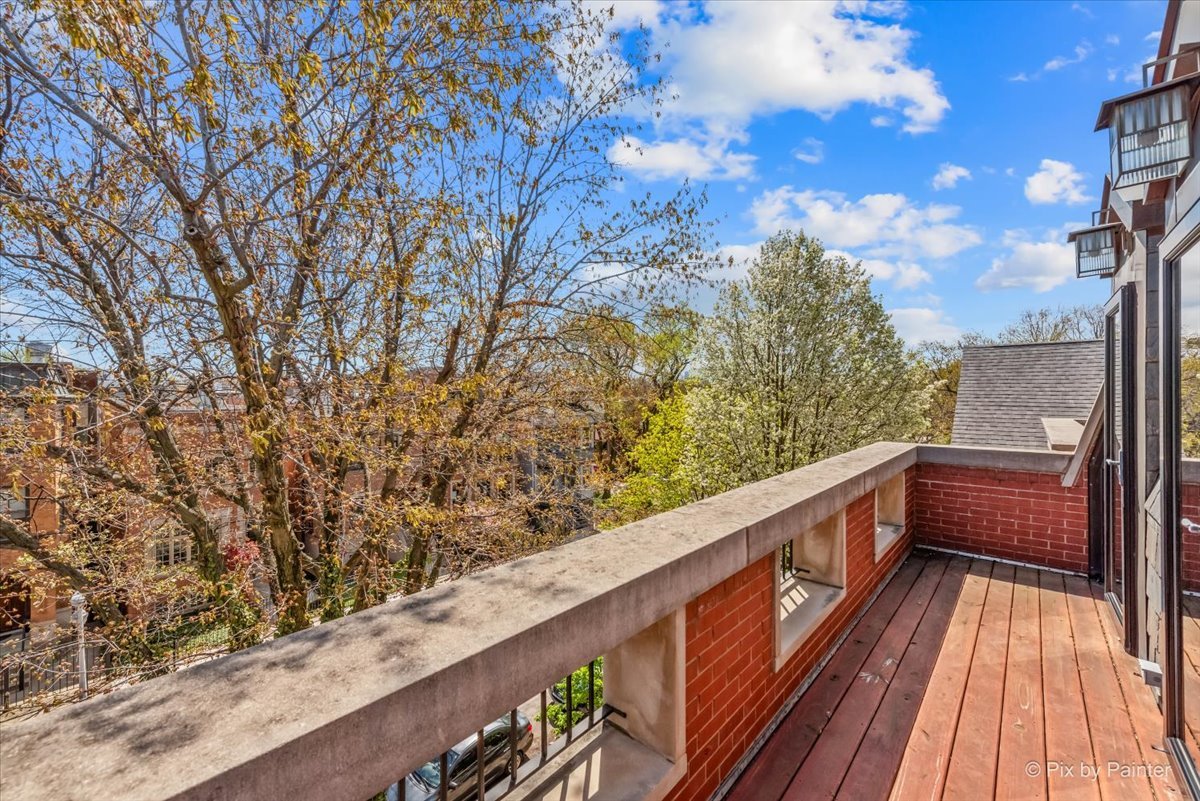 3708 N Greenview Avenue