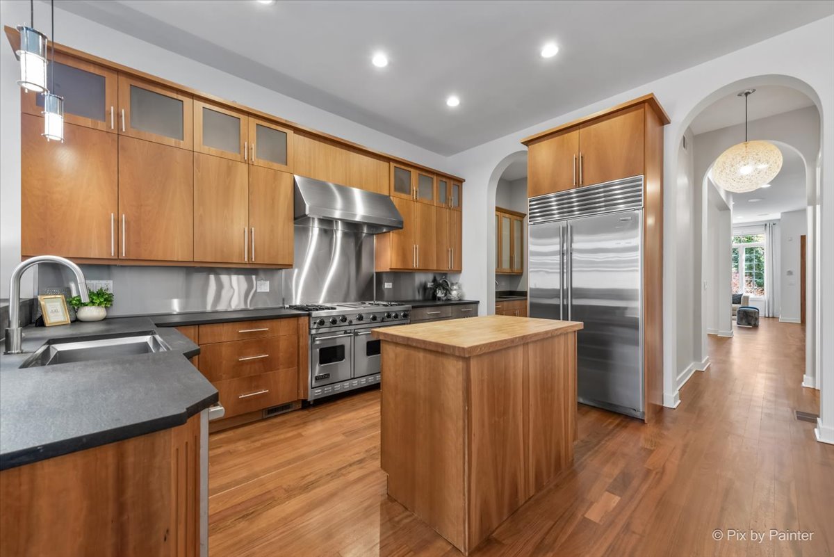 3708 N Greenview Avenue