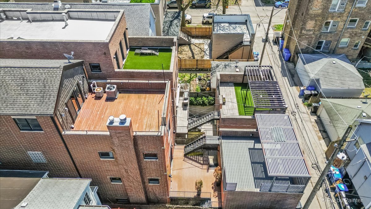 3708 N Greenview Avenue