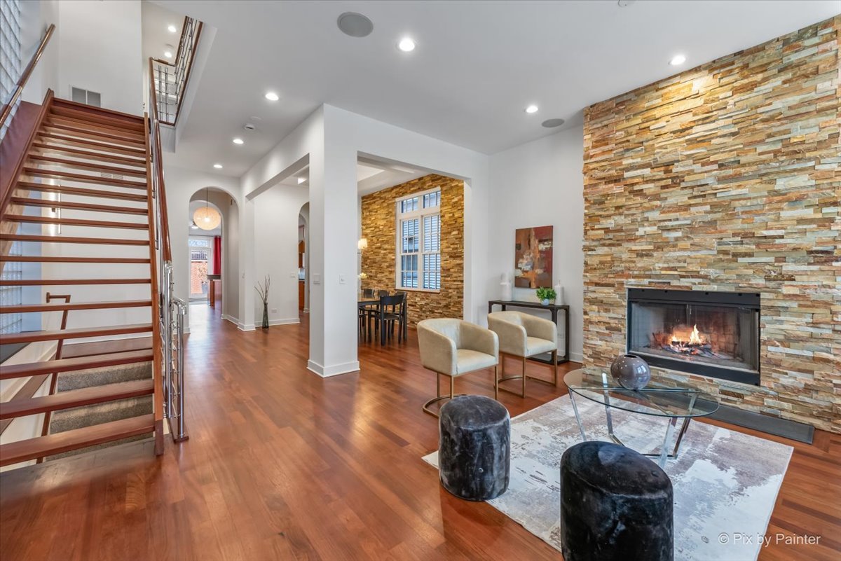 3708 N Greenview Avenue