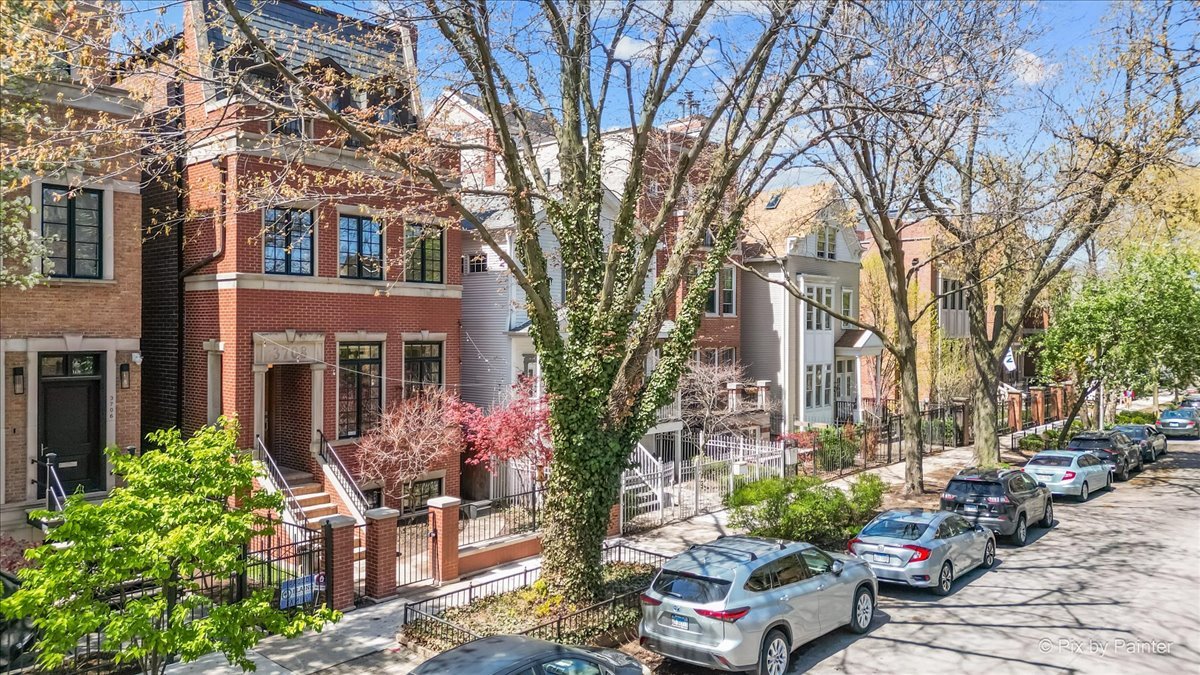 3708 N Greenview Avenue