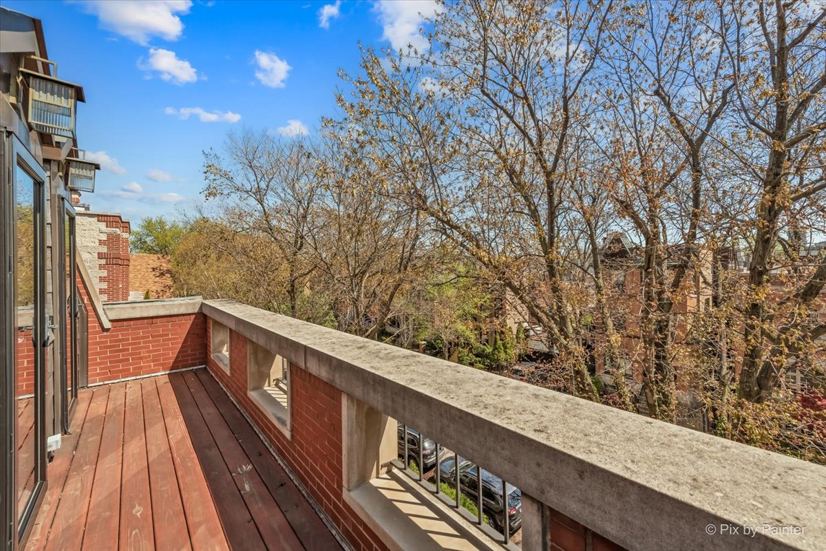 3708 N Greenview Avenue