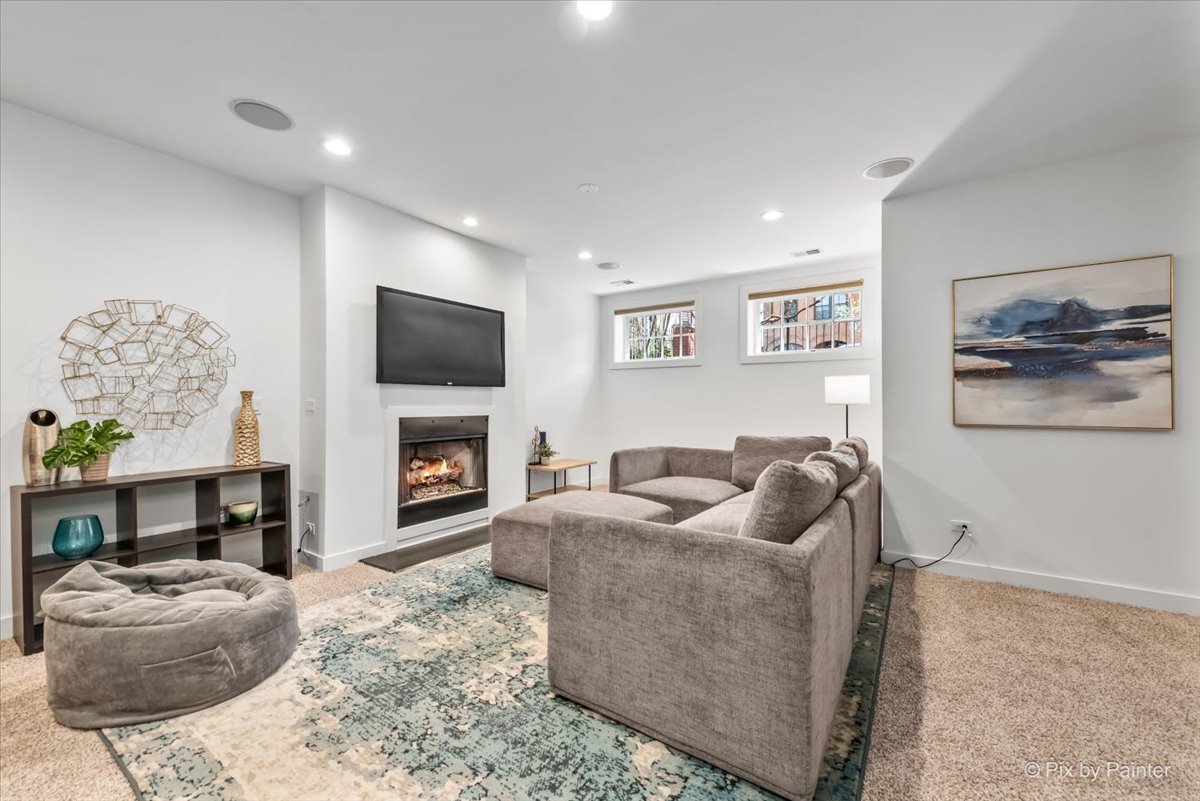 3708 N Greenview Avenue