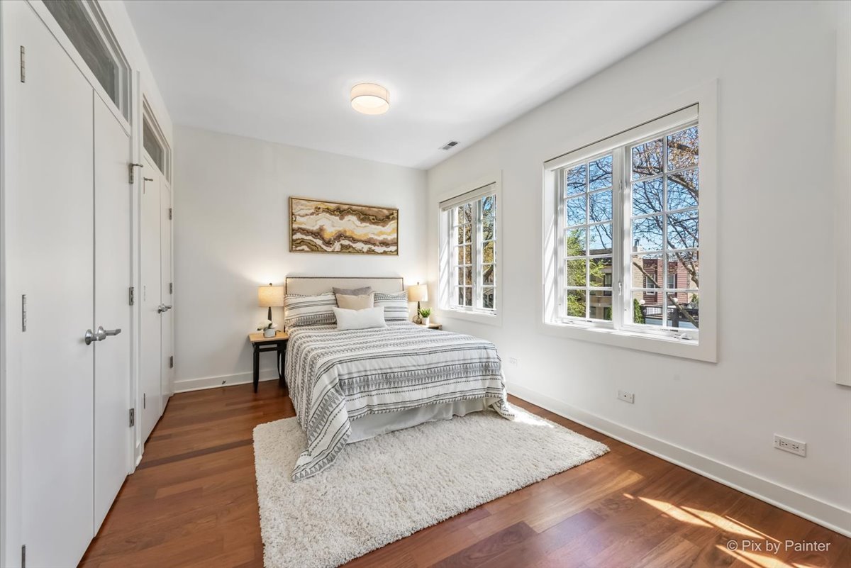 3708 N Greenview Avenue