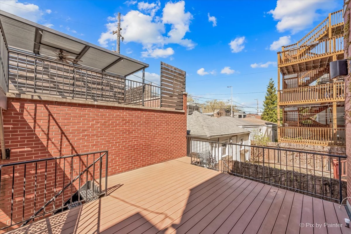 3708 N Greenview Avenue