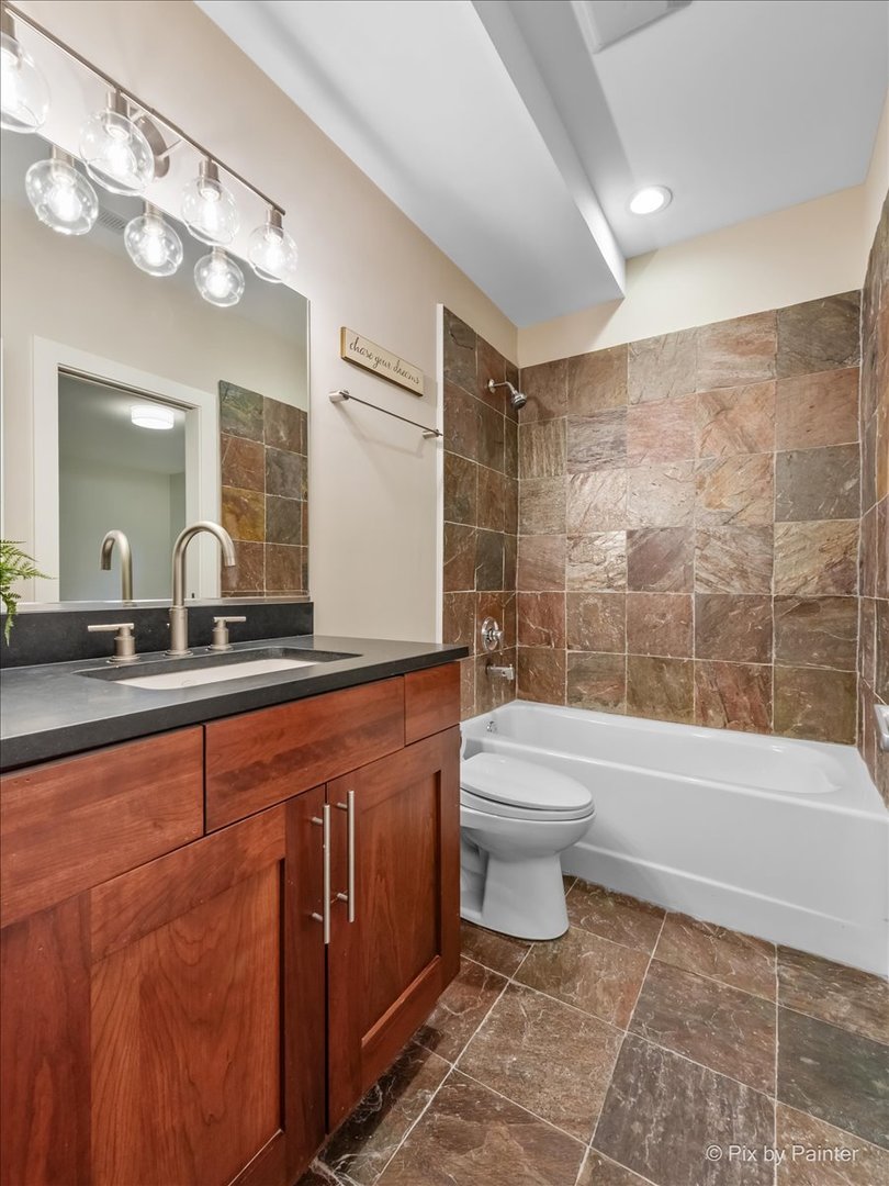 3708 N Greenview Avenue