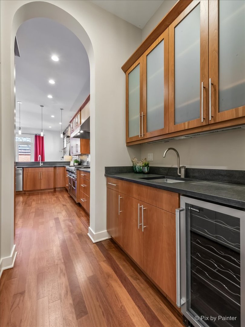 3708 N Greenview Avenue