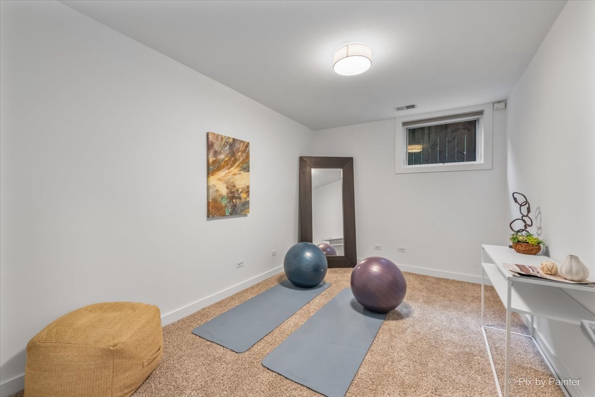 3708 N Greenview Avenue