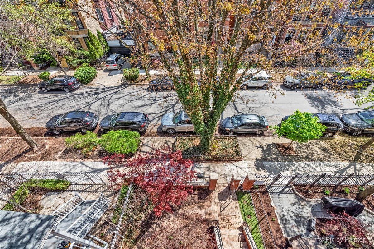 3708 N Greenview Avenue