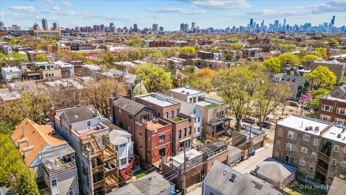 3708 N Greenview Avenue