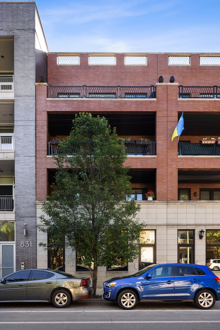 829 N California Avenue Unit: 3