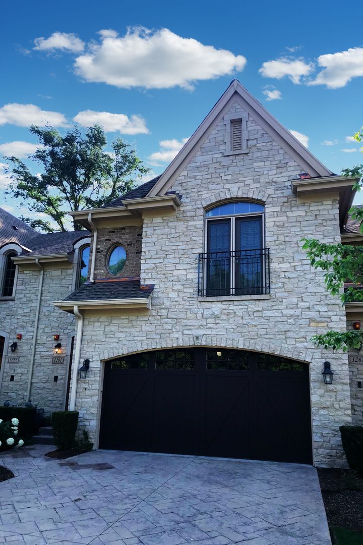 1261 Caroline Court