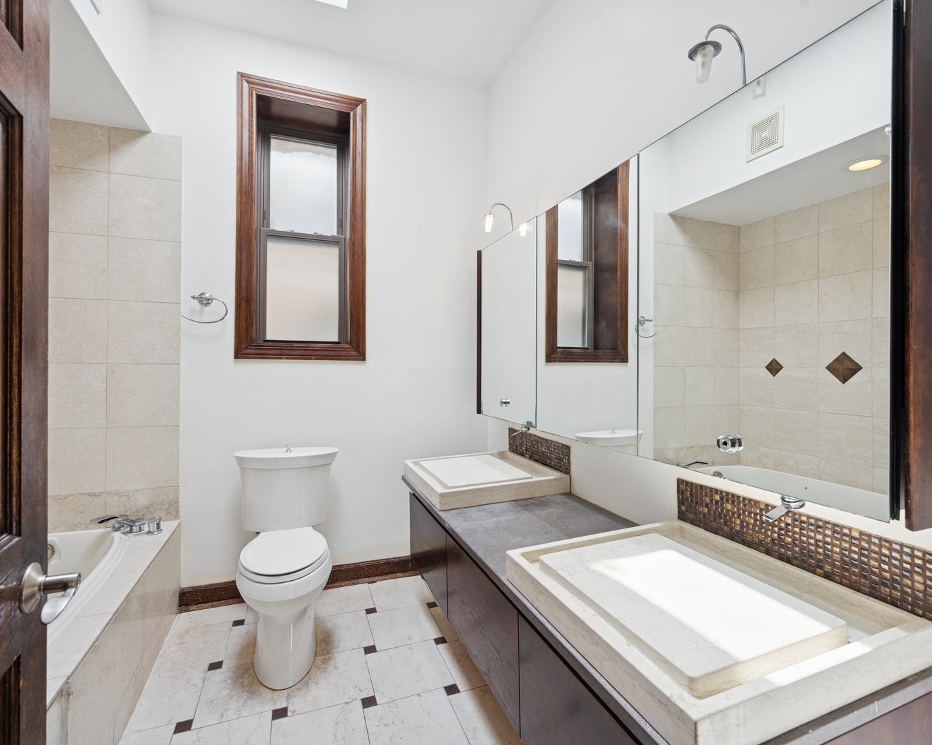 4143 N Ashland Avenue Unit: 2B