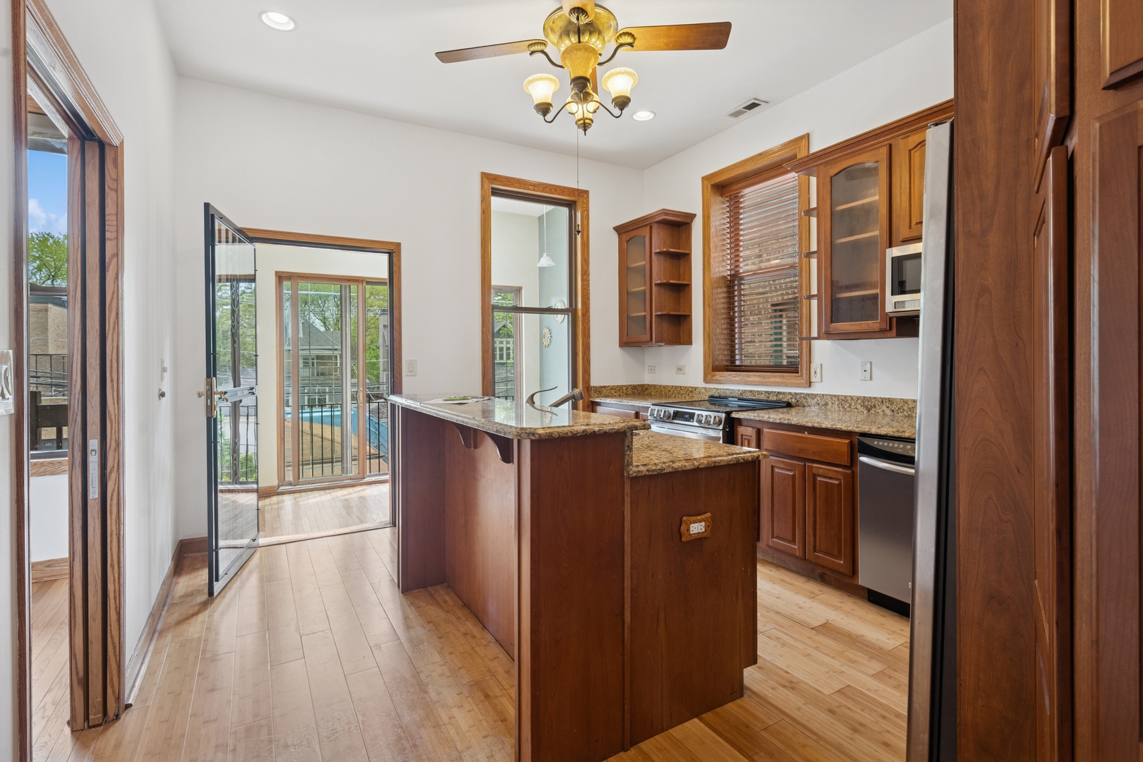 4143 N Ashland Avenue Unit: 2B