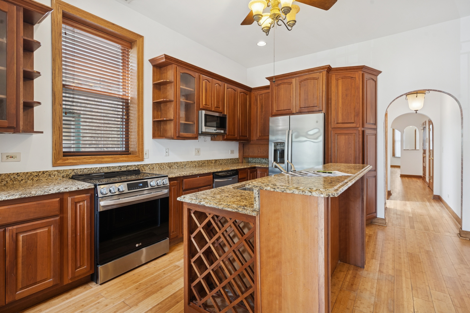 4143 N Ashland Avenue Unit: 2B