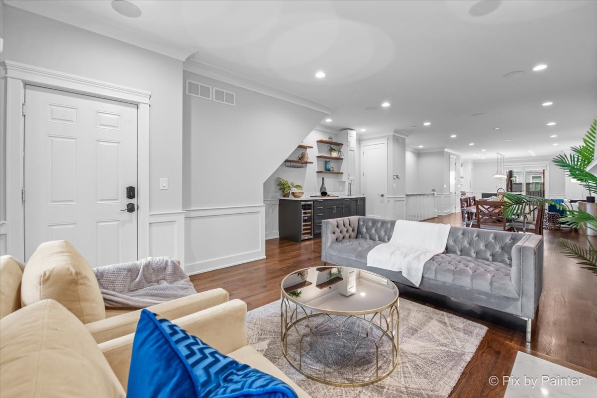3414 N SEMINARY Avenue Unit: 1