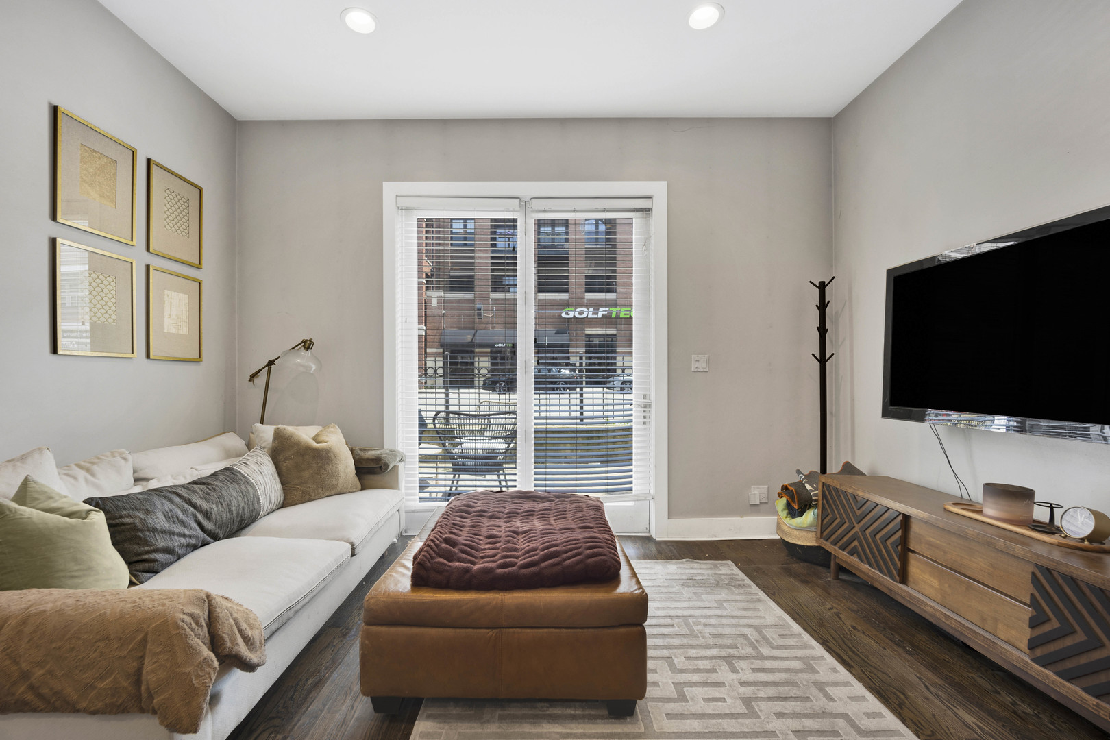 2846 N HALSTED Street Unit: 1N