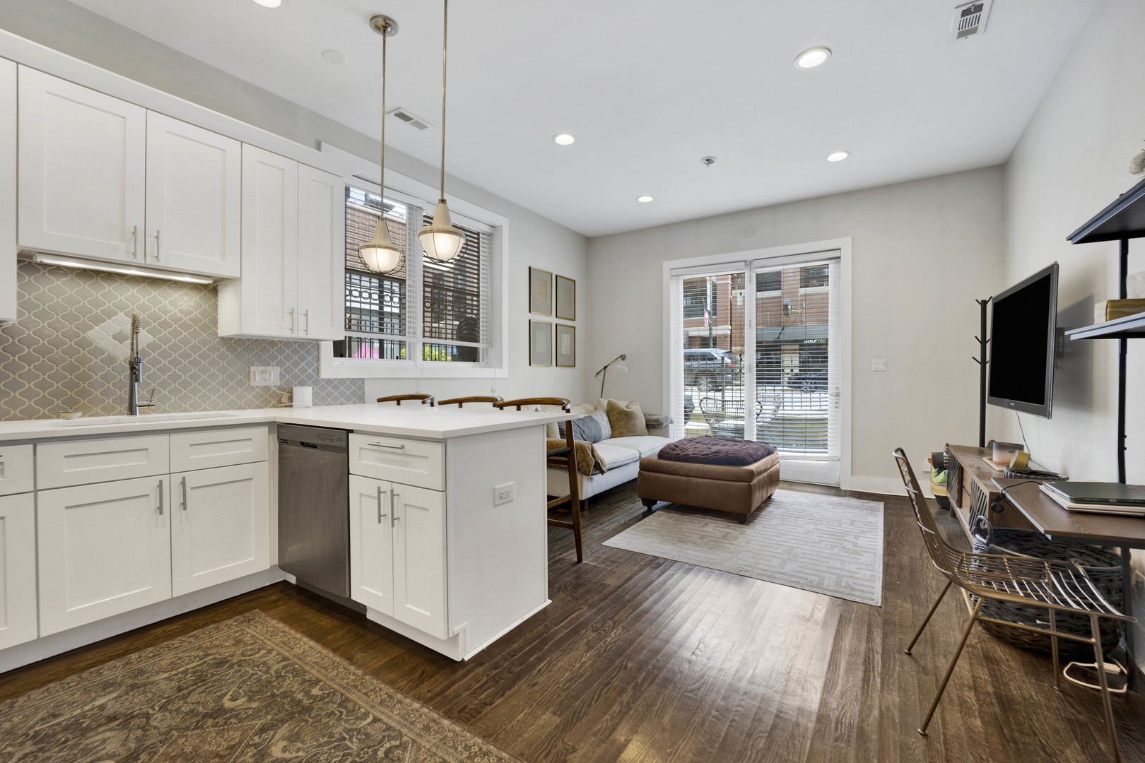 2846 N HALSTED Street Unit: 1N