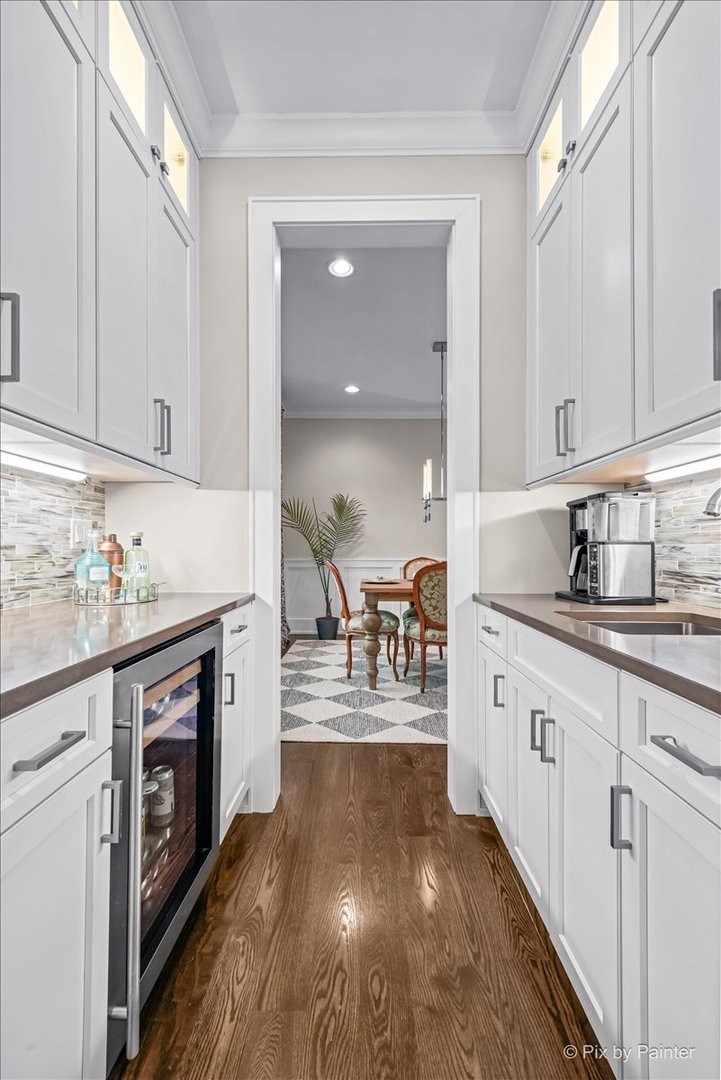 2426 W Warner Avenue