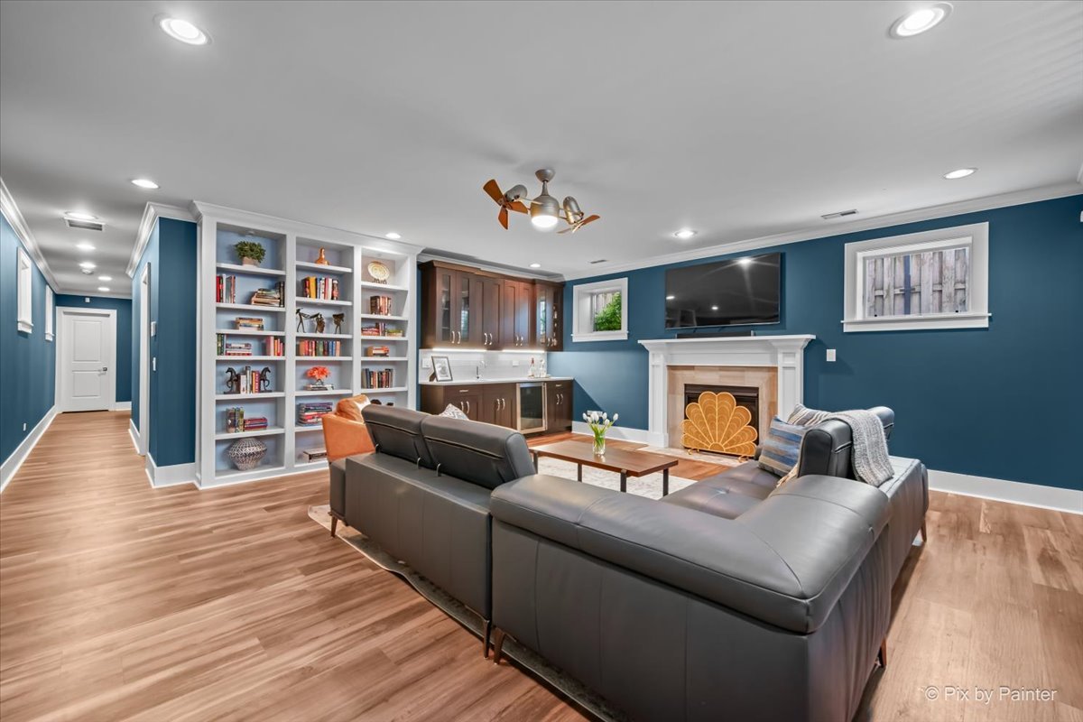 2426 W Warner Avenue