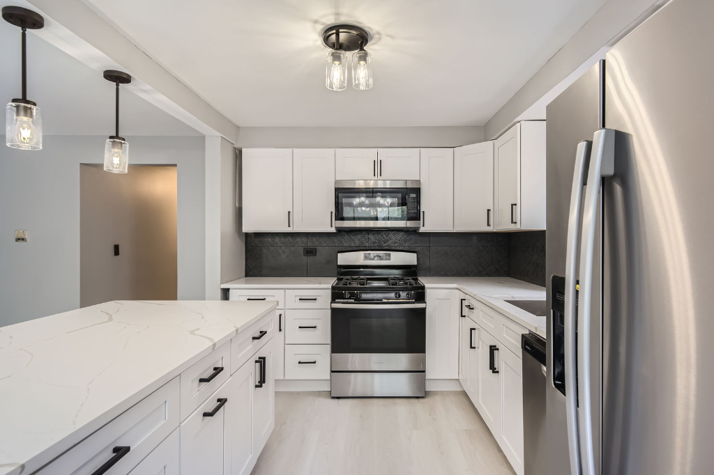 3843 N Narragansett Avenue Unit: 201