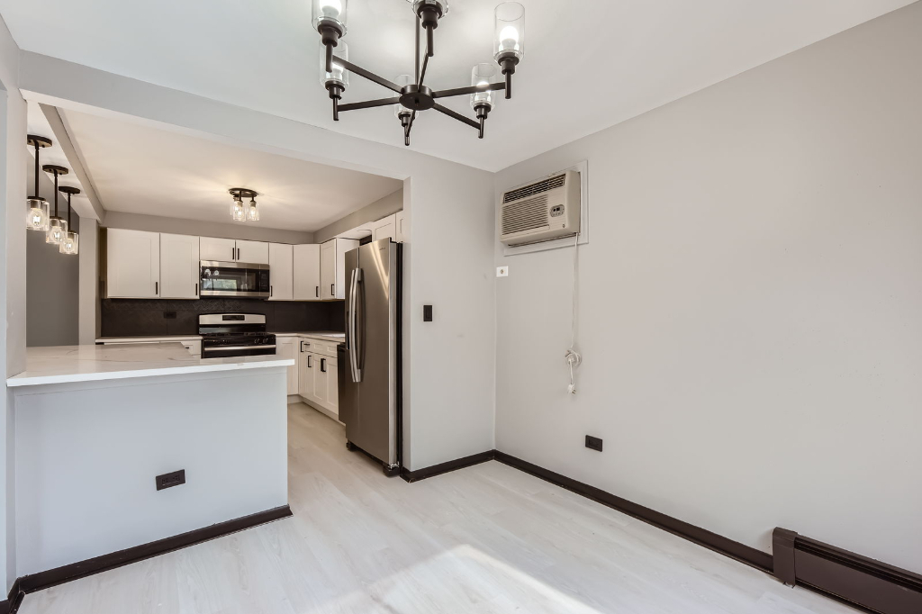 3843 N Narragansett Avenue Unit: 201