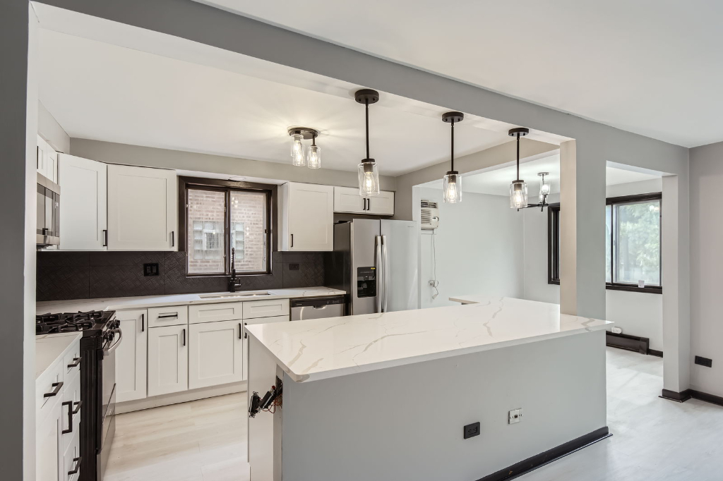 3843 N Narragansett Avenue Unit: 201
