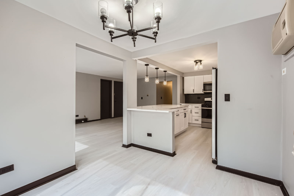 3843 N Narragansett Avenue Unit: 201