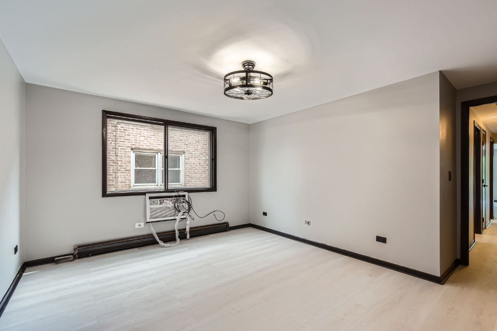 3843 N Narragansett Avenue Unit: 201