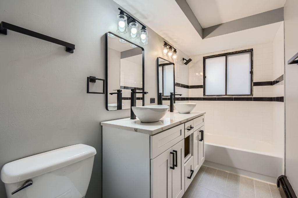 3843 N Narragansett Avenue Unit: 201