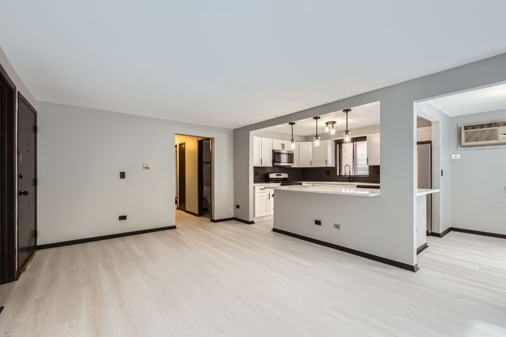 3843 N Narragansett Avenue Unit: 201