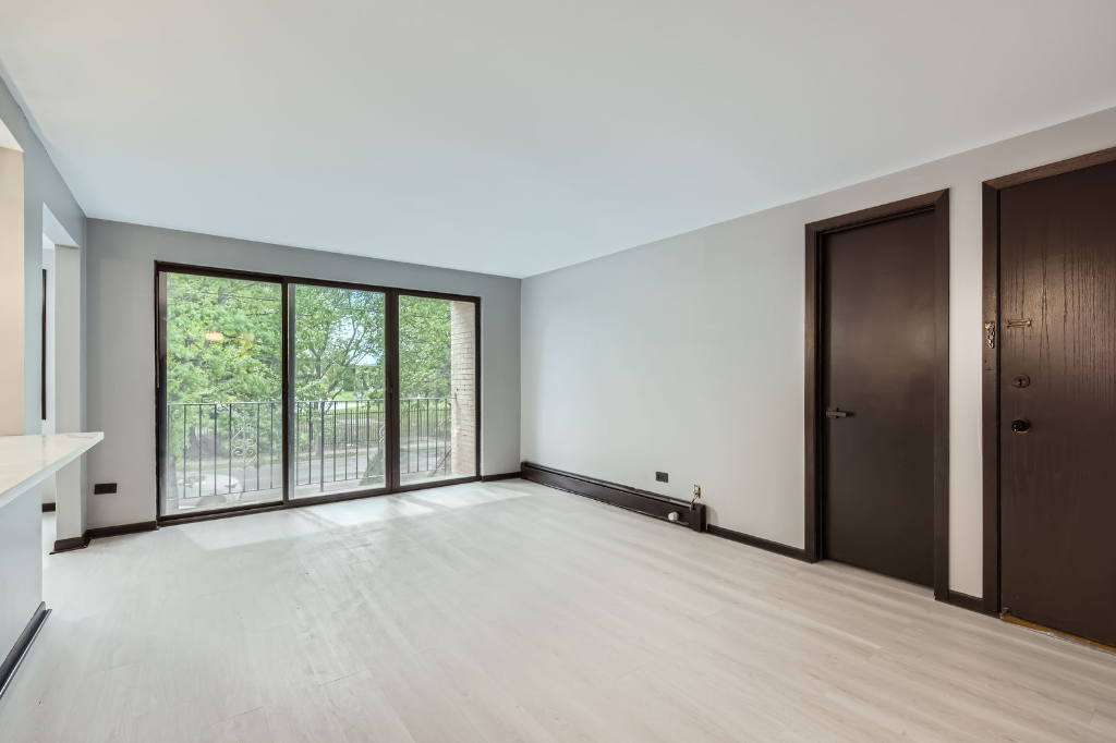 3843 N Narragansett Avenue Unit: 201