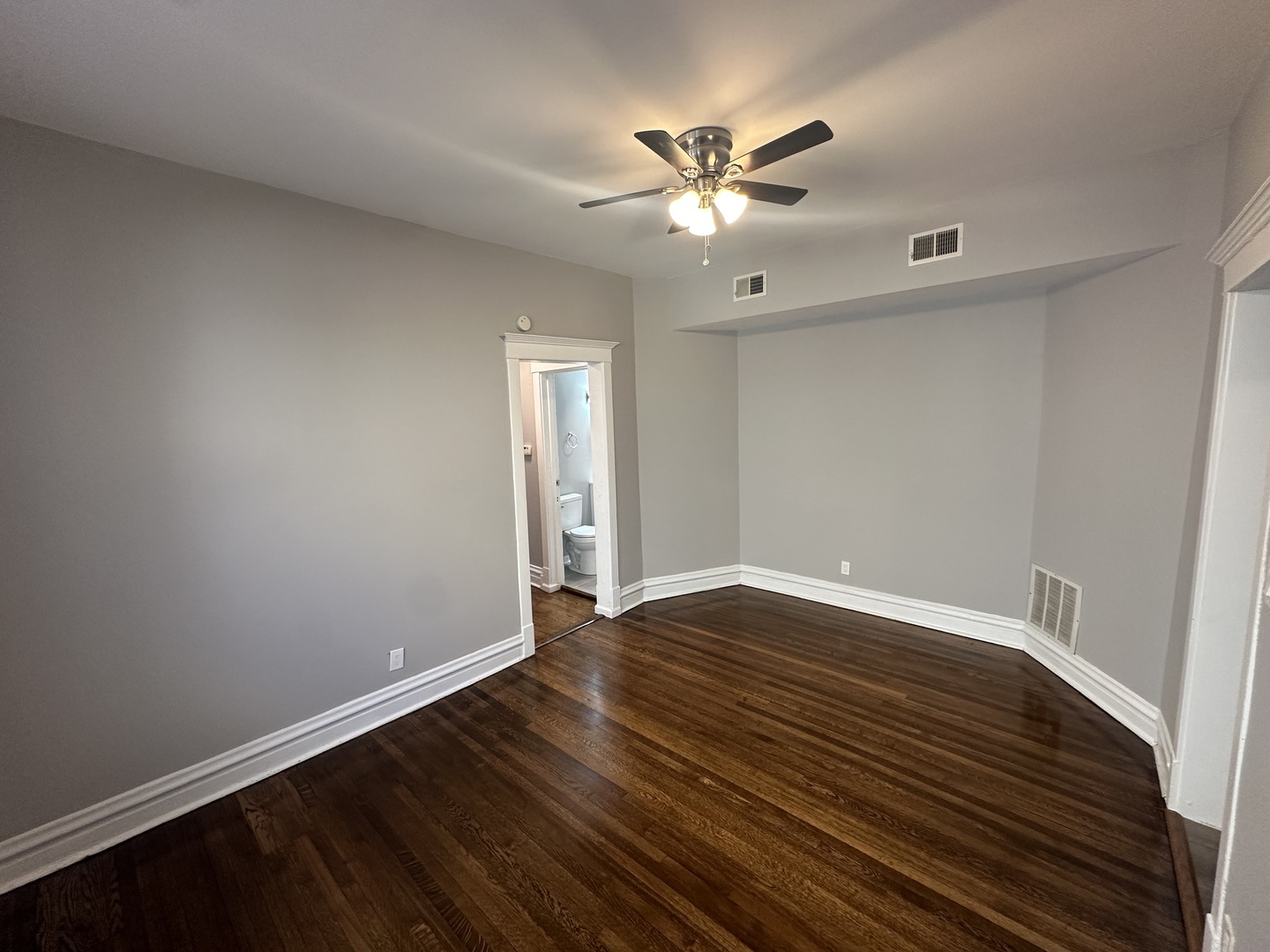 6110 S Ingleside Avenue Unit: 3N