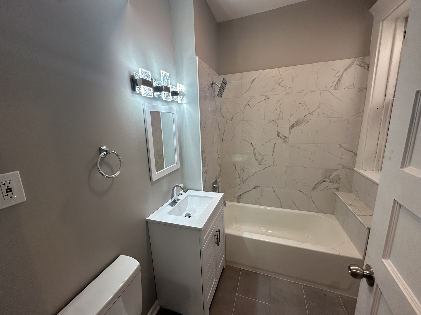 6110 S Ingleside Avenue Unit: 3N
