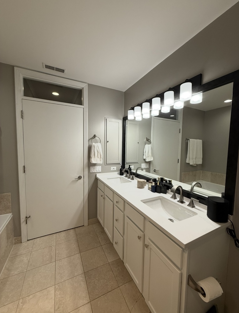 333 N Jefferson Street Unit: 407