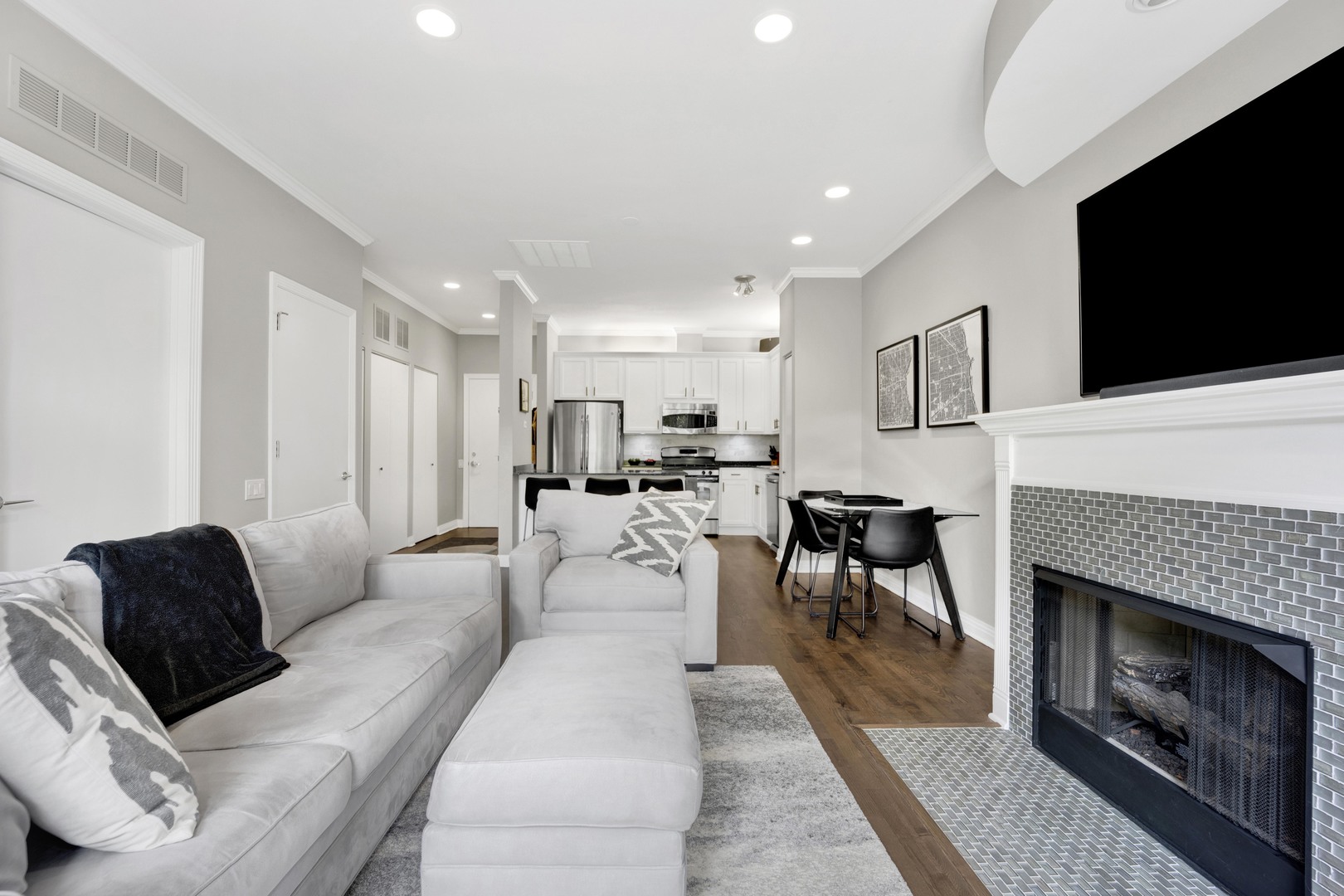 333 N Jefferson Street Unit: 407
