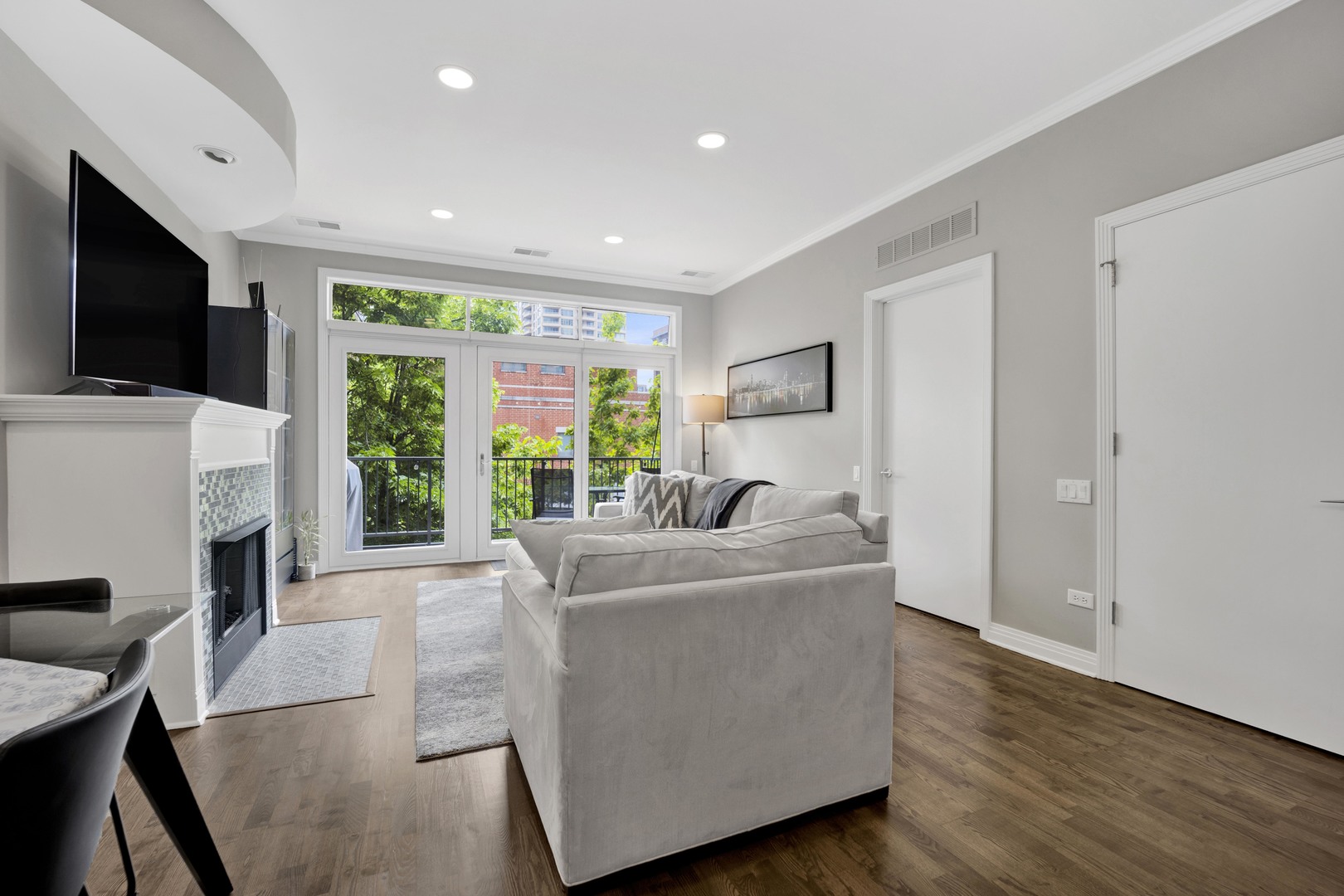 333 N Jefferson Street Unit: 407