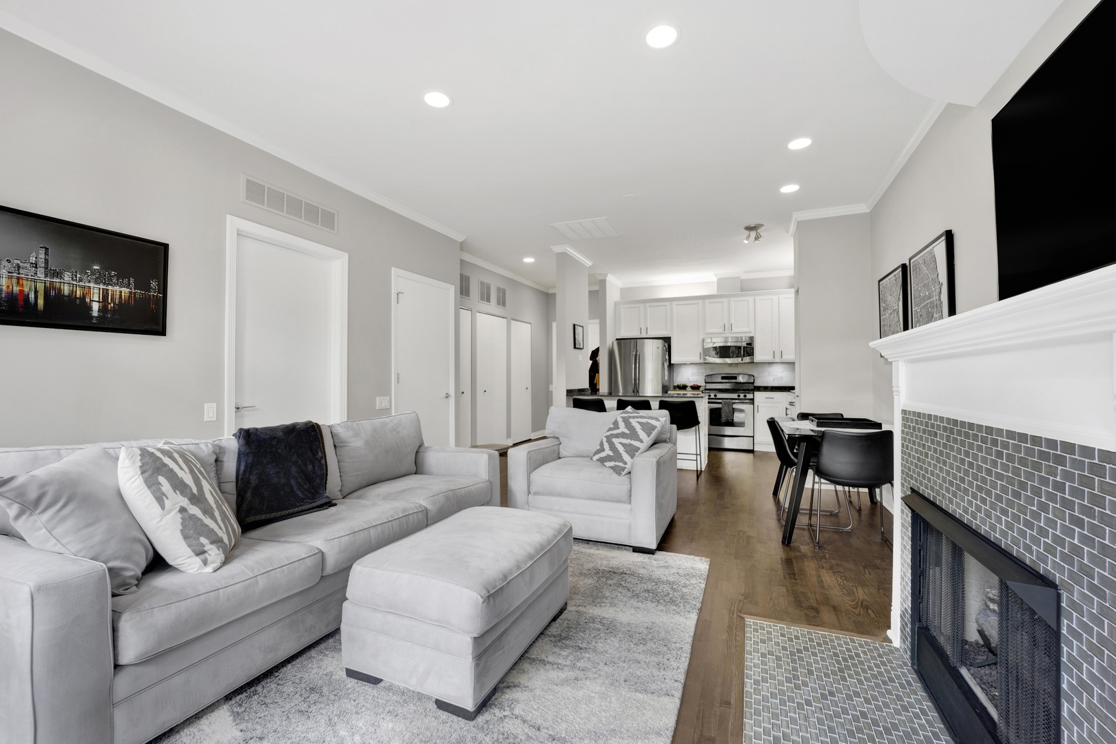 333 N Jefferson Street Unit: 407
