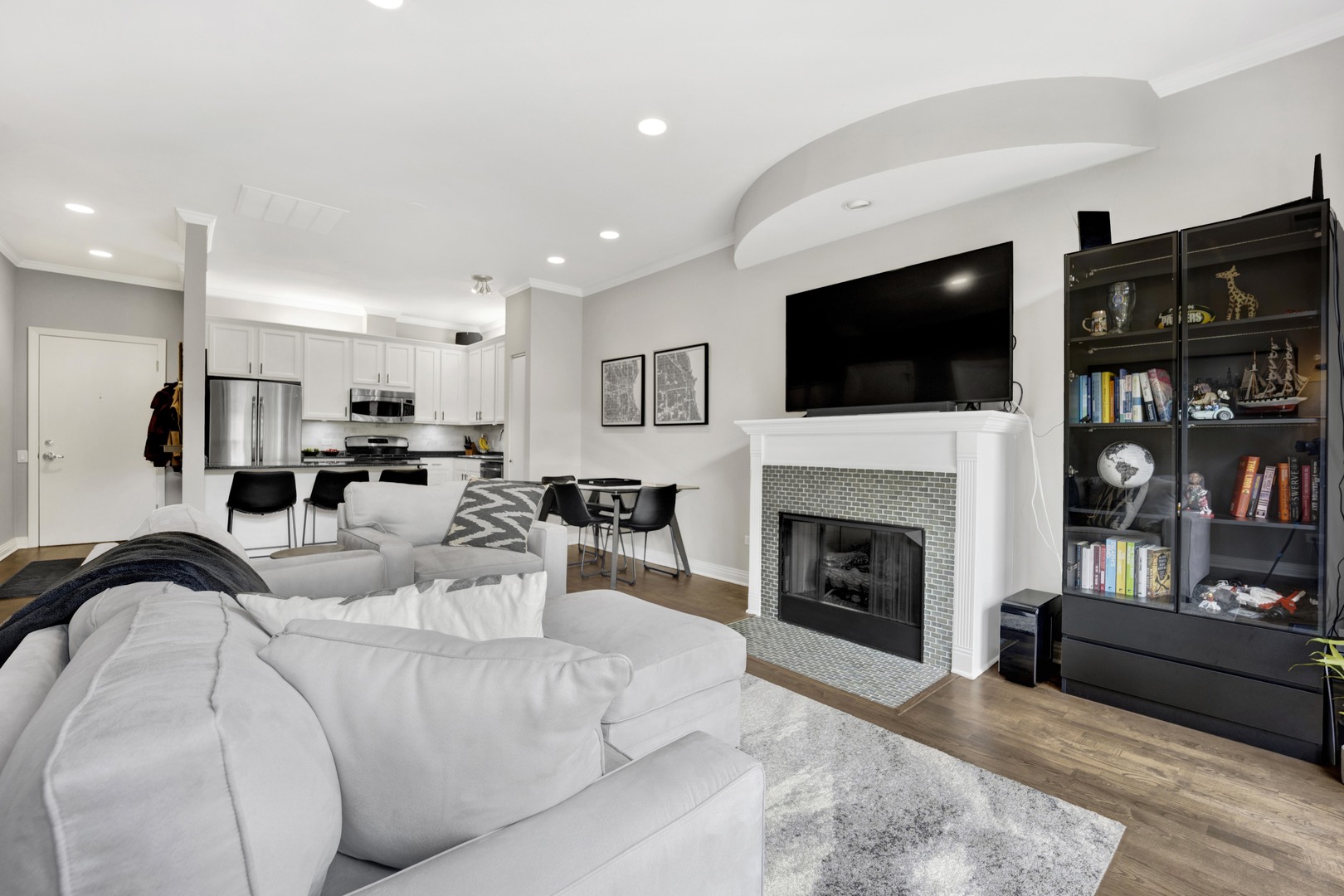 333 N Jefferson Street Unit: 407