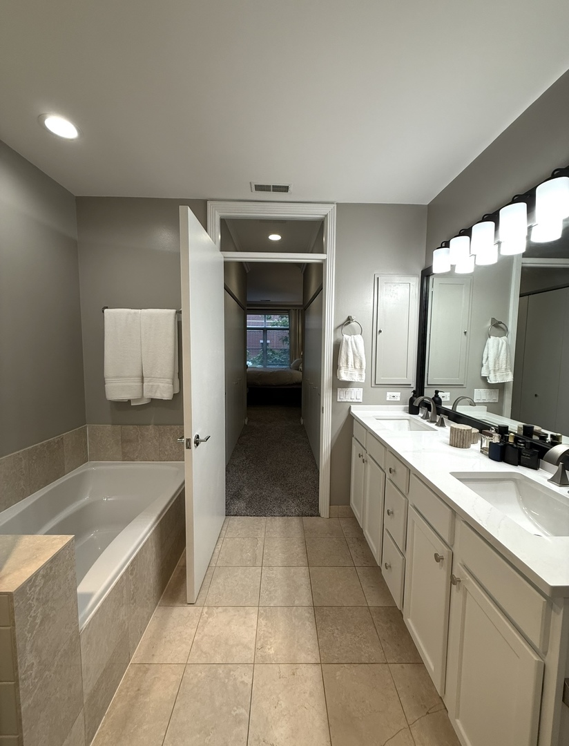 333 N Jefferson Street Unit: 407