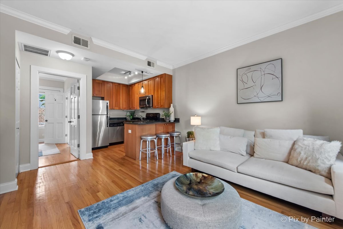 2241.5 N Lincoln Avenue Unit: 3B