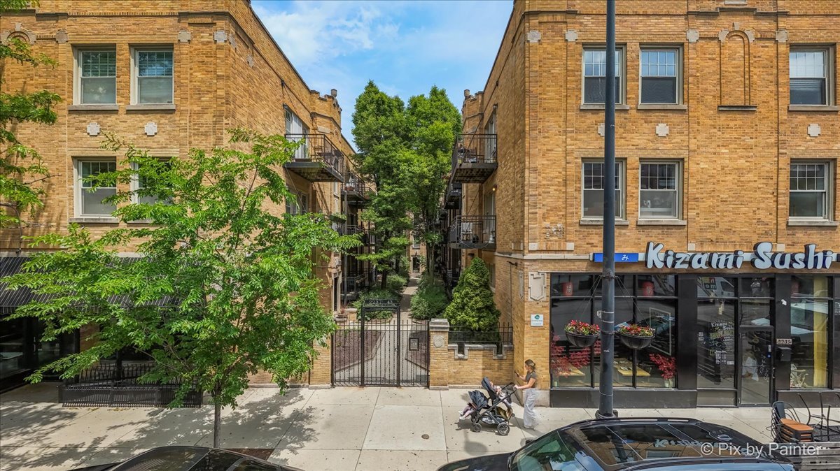 2241.5 N Lincoln Avenue Unit: 3B