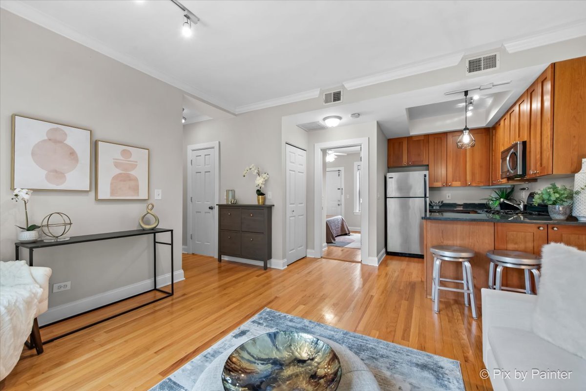 2241.5 N Lincoln Avenue Unit: 3B