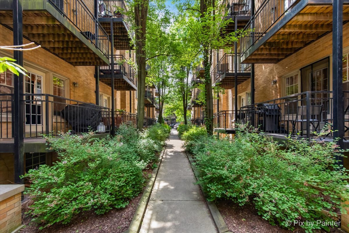 2241.5 N Lincoln Avenue Unit: 3B