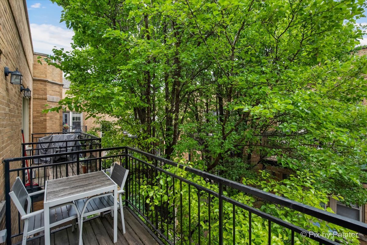 2241.5 N Lincoln Avenue Unit: 3B